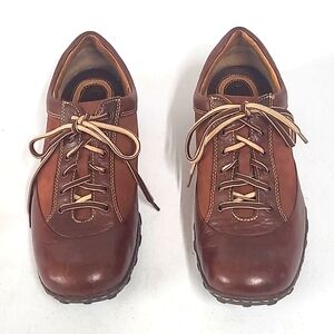 Men's Born handcrafted leather shoes size 11 in excellent condition.
